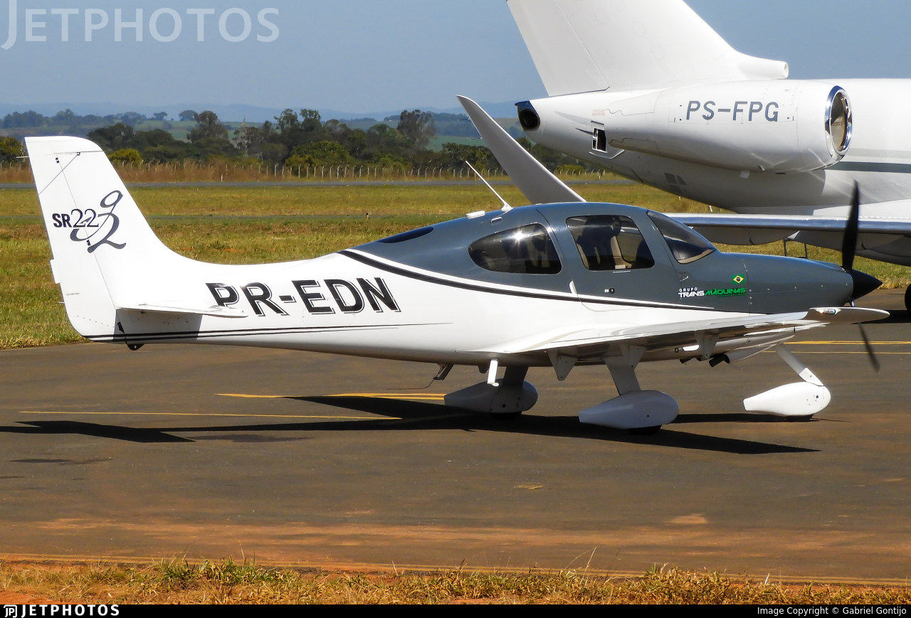 Cirrus SR22 para 4 passageiros